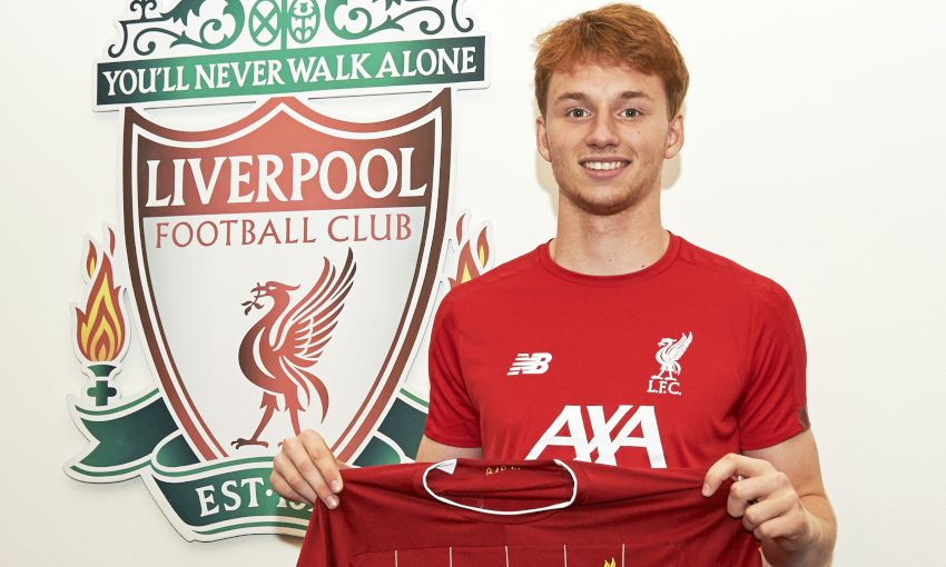 Liverpool gây sốc khi chiêu mộ cầu thủ 17 tuổi người Hà Lan