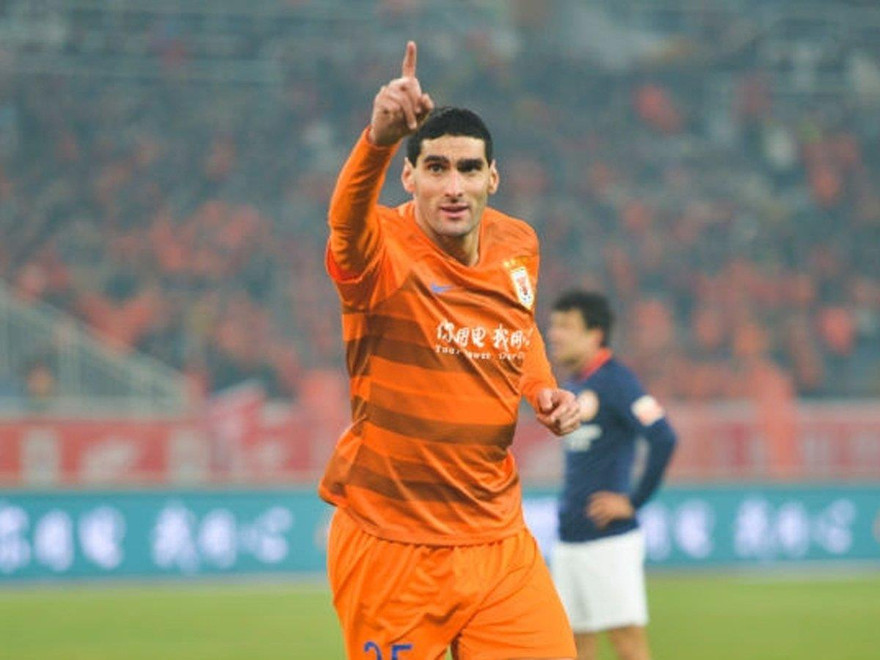 Fellaini tỏa sáng ngay trong trận ra mắt giải Trung Quốc