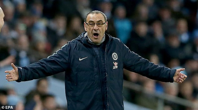  Maurizio Sarri bất lực trước Man City