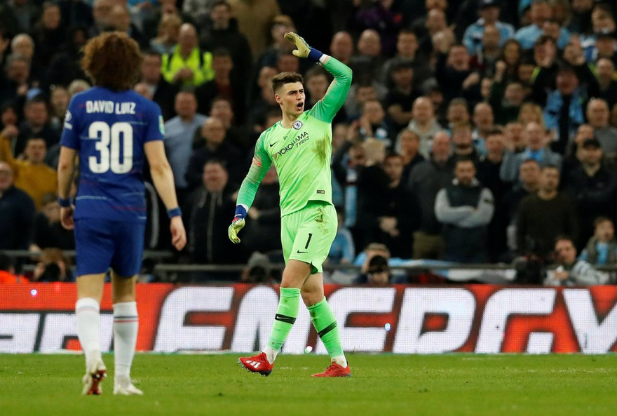 Thủ môn Chelsea, Kepa cãi lệnh HLV Sarri
