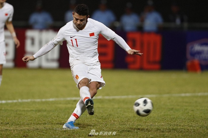 Tiền đạo nhập tịch Elkeson lập cú đúp ra mắt tuyển Trung Quốc. Ảnh: Sina.