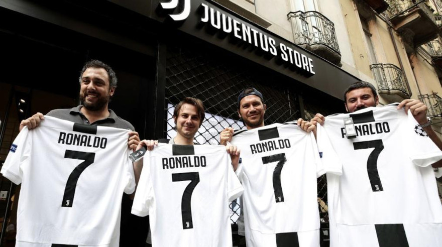 Nhiều cổ động viên Italia đến sân chỉ để xem Ronaldo thi đấu