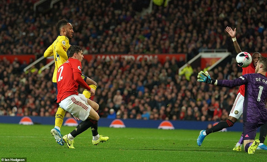 Pha ghi bàn gỡ hòa của Aubameyang.