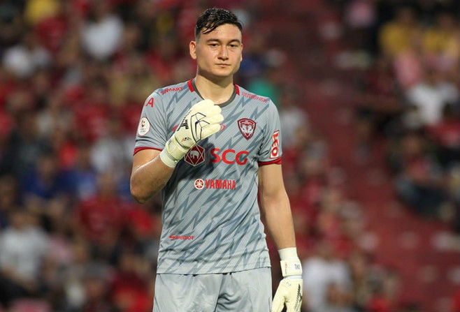 Đặng Văn Lâm buồn bã sau bàn thua. Ảnh: Zing