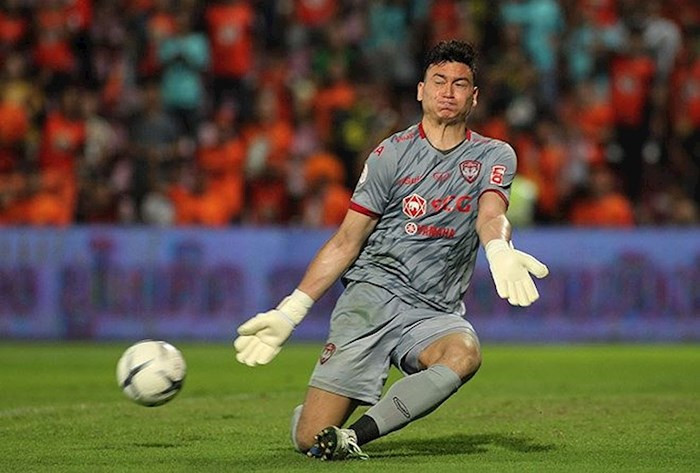 Đặng Văn Lâm tỏa sáng trong màu áo Muangthong