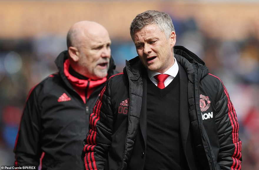 HLV Ole Solskjaer thất vọng sau trận hòa Huddersfield 