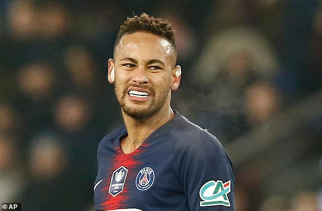 Neymar sẽ bỏ lỡ 2 trận đấu với M.U.