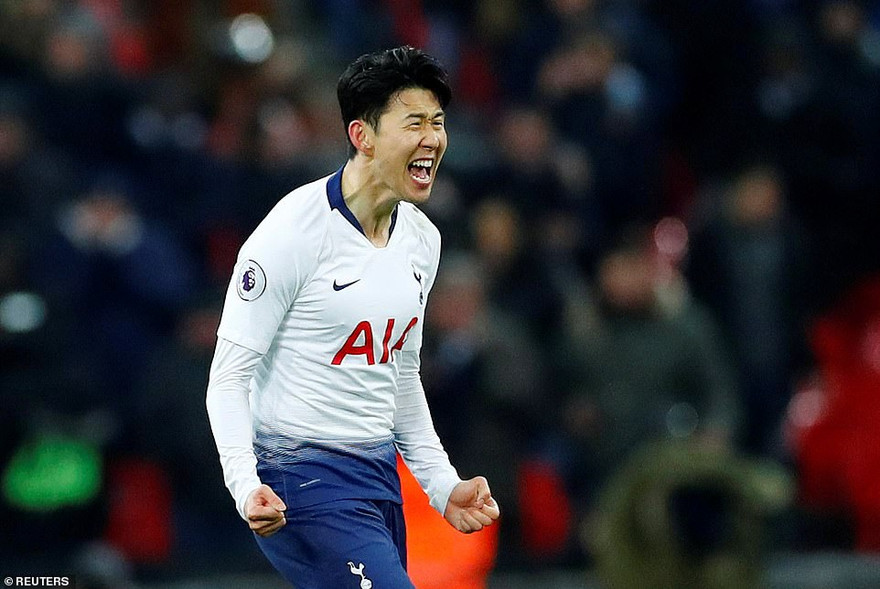 Son Heung Min ăn mừng bàn thắng trước Watford