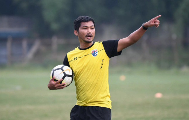 HLV Issara Sritaro được giao nhiệm vụ "xem giò" tuyển Việt Nam.