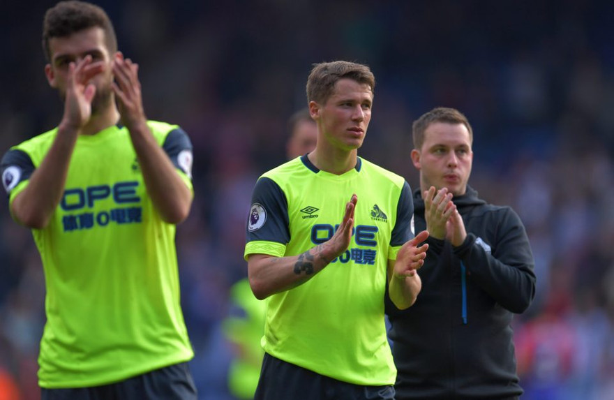 Ngoại hạng Anh: Xác định đội bóng đầu tiên xuống hạng