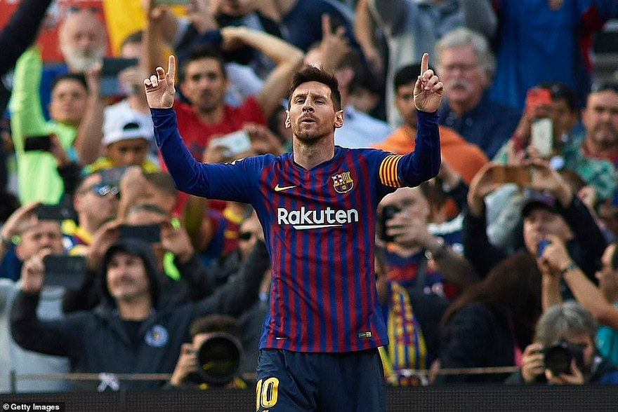 Lionel Messi lập cú đúp đẹp mắt trước Espanyol 
