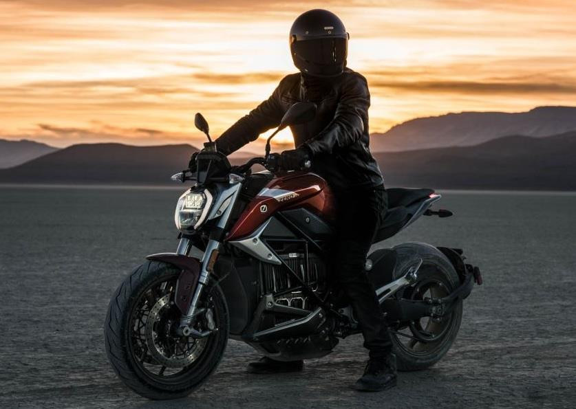 Mỹ ra mắt xe máy điện chạy 200 km/h, sạc 95% pin chỉ trong 1h