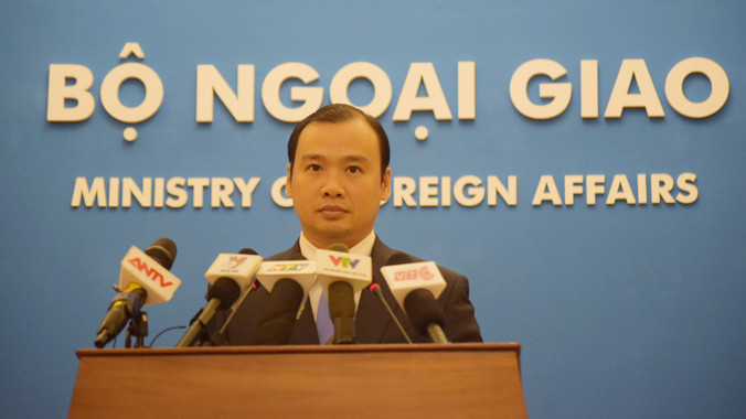 Người phát ngôn Bộ Ngoại giao Việt Nam trả lời tại họp báo chiều 21/8. Ảnh: Như Ý