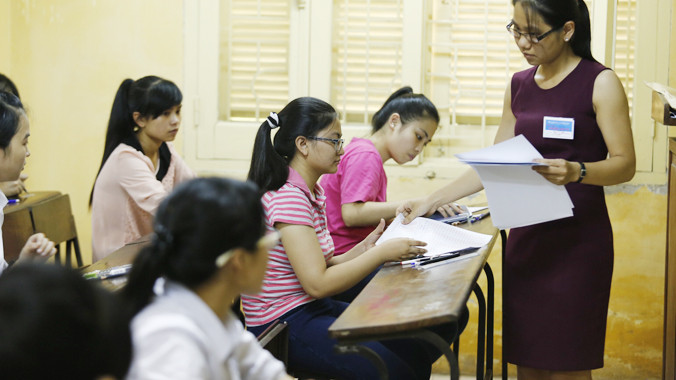 Thí sinh làm bài thi môn Vật lí chiều nay 4/7 tại Đại học Khoa học Tự nhiên (Đại học Quốc gia Hà Nội). Ảnh: Như Ý