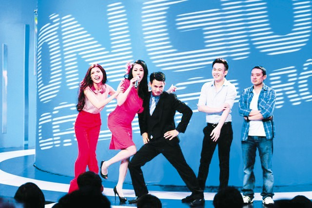 Những khách mời không quen với diễn hài đôi khi đặt các trưởng phòng vào tình huống “khó đỡ”. 