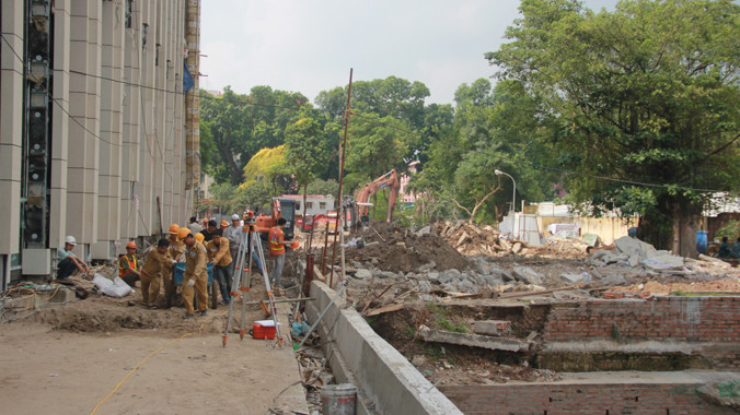 UNESCO yêu cầu giải trình việc xây tường và con đường cứu hỏa bên cạnh Nhà Quốc hội, thuộc khu 18 Hoàng Diệu. Ảnh: T.Toan