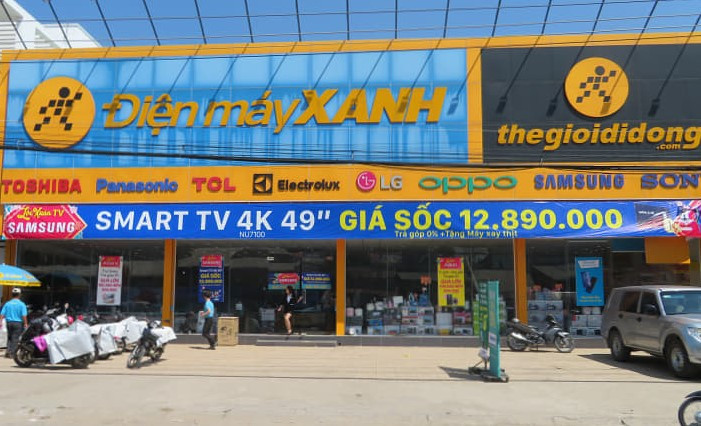 Tên "đạo chích" đã đột nhập vào cửa hàng bằng cách đu dây để trộm 58 chiếc điện thoại