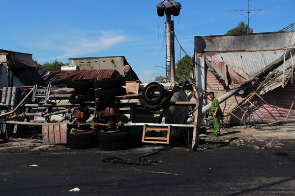 Hiện trường vụ tai nạn thảm khốc