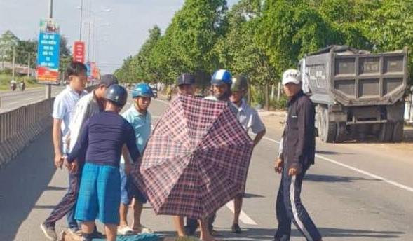 Tông vào dải phân cách, một dân quân tự vệ tử vong