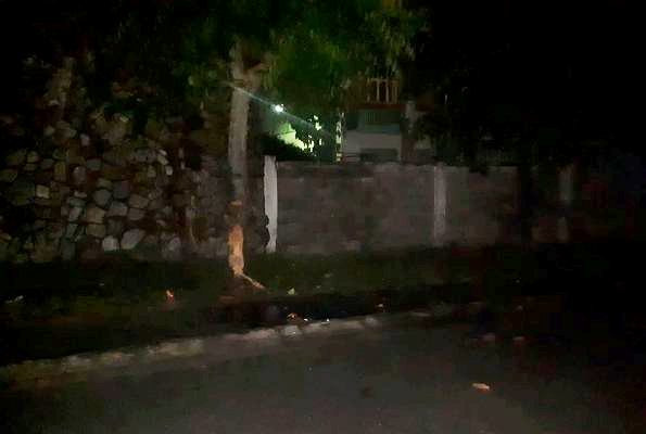 Tông vào gốc cây bên đường, 2 công nhân tử vong