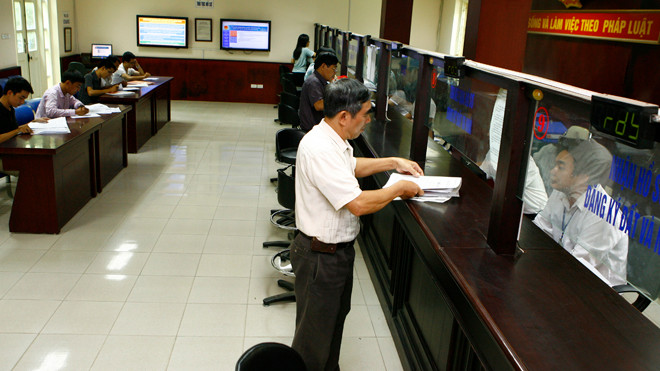 Song hành với việc tinh giản, vẫn phải nâng cao chất lượng đội ngũ công chức, viên chức. Ảnh: Hồng Vĩnh