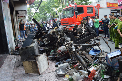 Đống đổ nát ở ngôi nhà bị cháy trong đêm