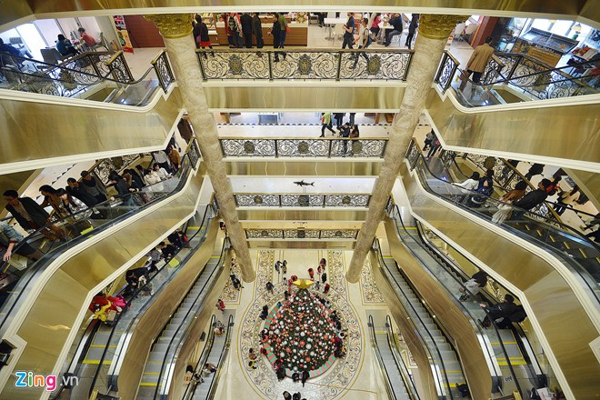Tràng Tiền Plaza mở cửa trở lại đúng vào thời điểm mùa mua sắm cuối năm bắt đầu. Ảnh: Lê Hiếu (Zing).