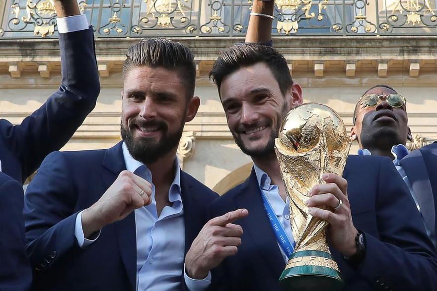 Olivier Giroud và Hugo Lloris sẽ xuống tóc?