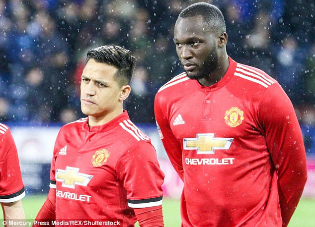 Lukaku và Sanchez bất ngờ bị Scholes chê bai
