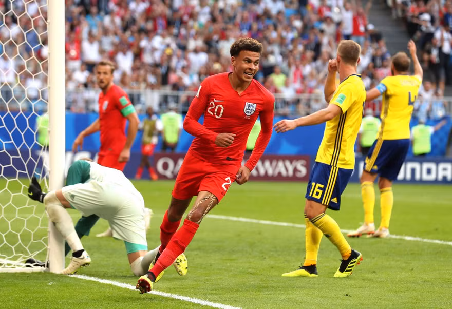 Dele Alli ăn mừng bàn thắng ấn định chiến thắng cho tuyển Anh.