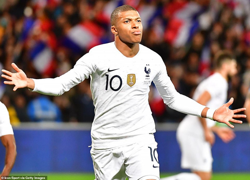 Kylian Mbappe tiếp tục tỏa sáng rực rỡ 