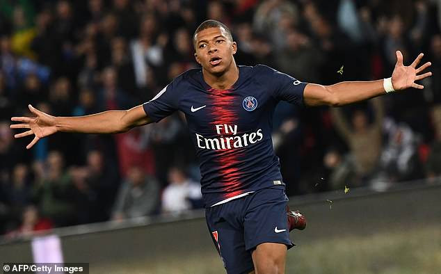 Kylian Mbappe lại gây sốt