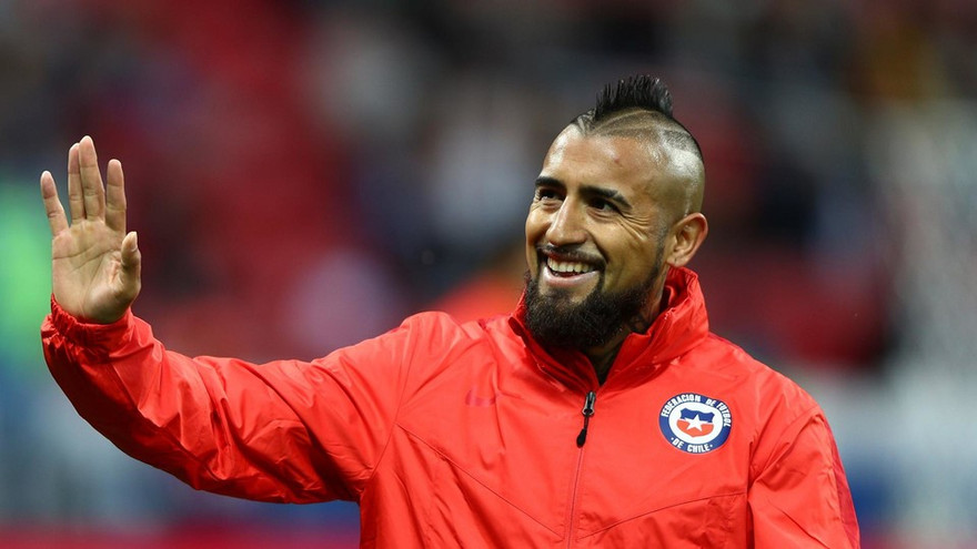 Arturo Vidal chính thức cập bến Barcelona