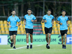 Tổ trọng tài điều khiển trận Philippines - Việt Nam. Ảnh: Zing.