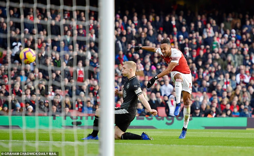 ‘Bom tấn’ tỏa sáng, Arsenal áp sát top 4