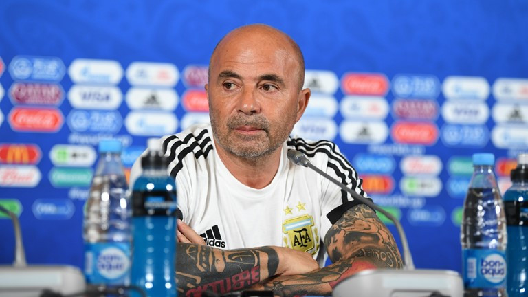 Jorge Sampaoli buồn bã sau thất bại