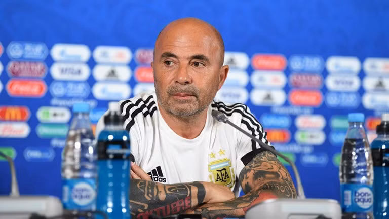 Jorge Sampaoli buồn bã sau thất bại