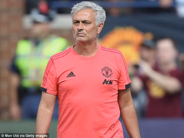  HLV Jose Mourinho bực tức vì cách chuẩn bị của Man Utd