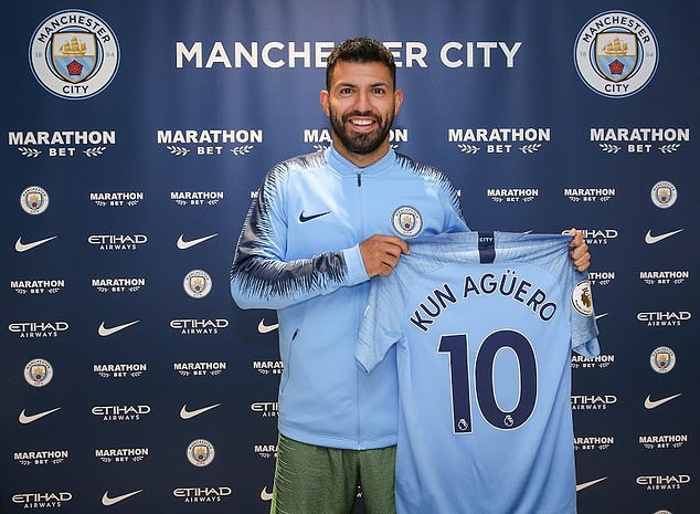 Sergio Aguero bất ngờ gia hạn hợp đồng với Man City