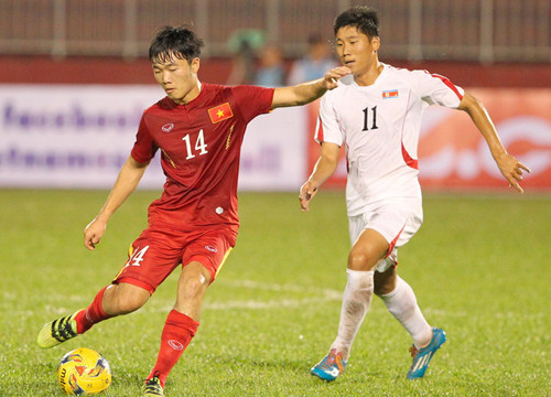 Xuân Trường trong trận đấu với tuyển Triều Tiên năm 2016