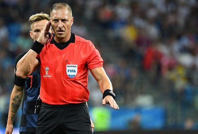 Ông Nestor Pitana ở trận Croatia - Đan Mạch