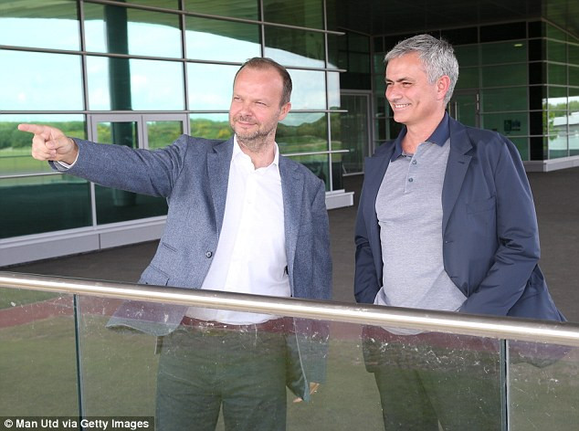 Phó chủ tịch M.U, Ed Woodward và Jose Mourinho
