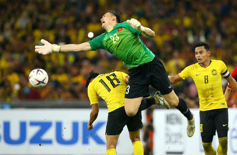 Bố mẹ Đặng Văn Lâm không dám xem con trai thi đấu AFF Cup