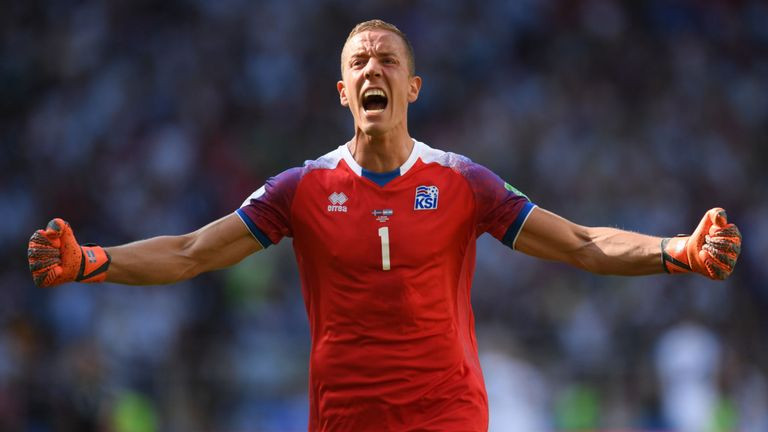  Hannes Halldorsson là người hùng của Iceland.
