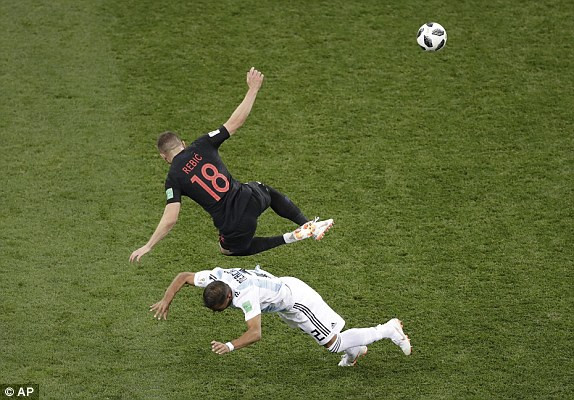 Messi 'tịt ngòi', Argentina thua trắng 3 bàn trước Croatia