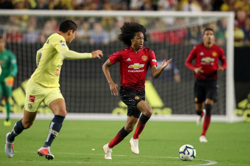 Tahith Chong gây ấn tượng với HLV Mourinho
