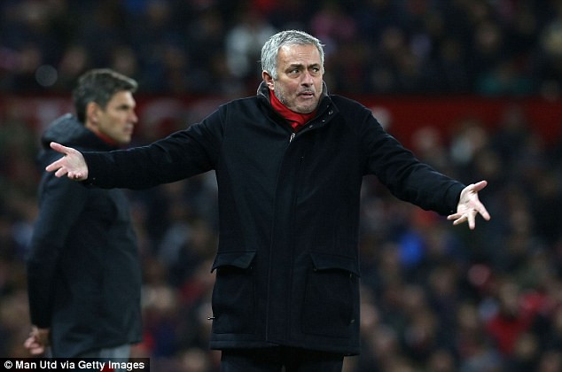 Man Utd của Mourinho may mắn nhất mùa trước