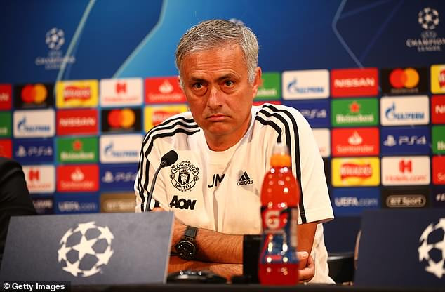 Mourinho lên tiếng về tin đồn bị sao M.U ‘làm phản’