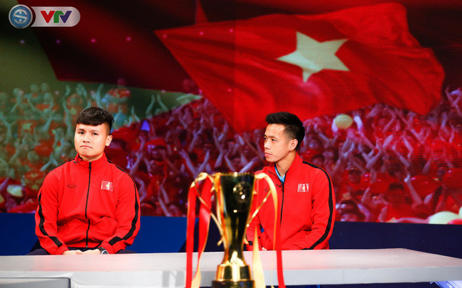 Văn Quyết và Quang Hải. Ảnh: VTV