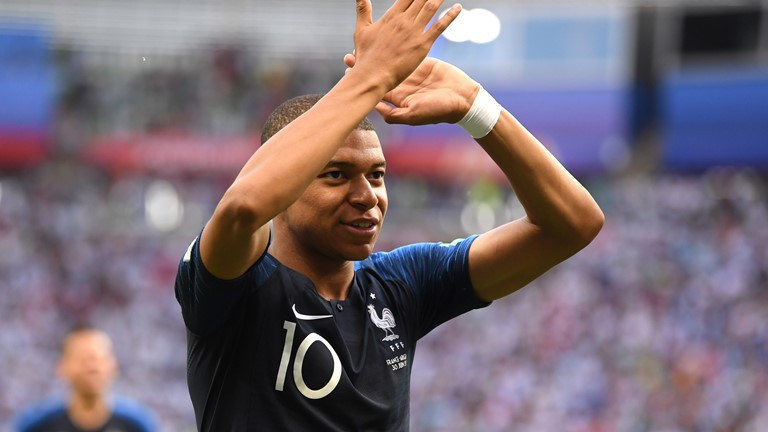 Kylian Mbappe tỏa sáng rực rỡ trước Argentina.